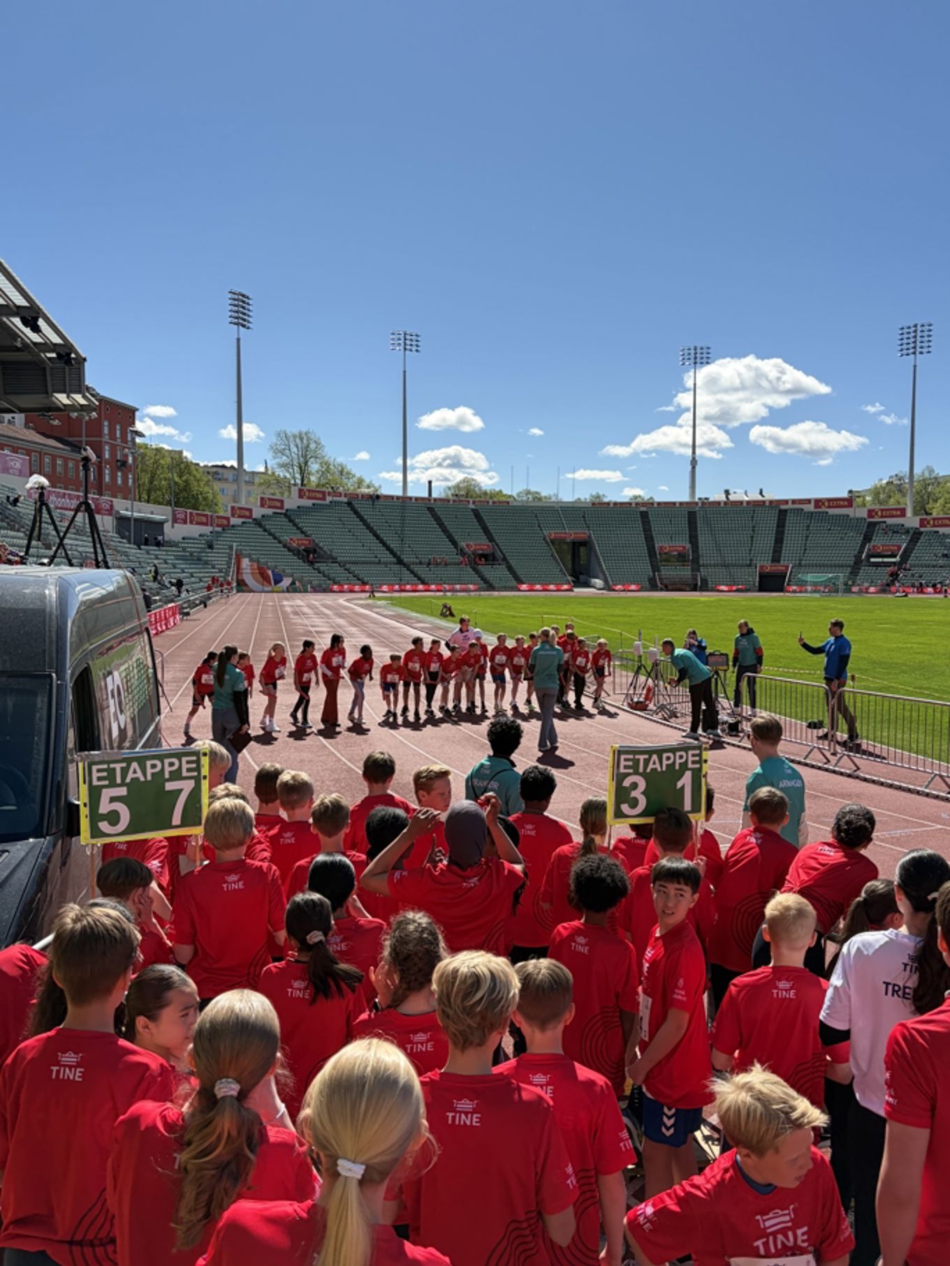 En gruppe mennesker på en båt
